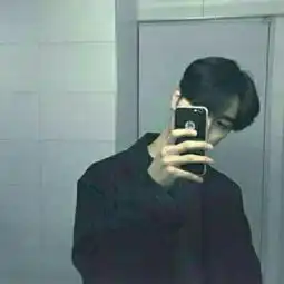 求这个拿手机自拍的情侣女头