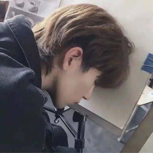 男生头像清新阳光少年文艺阳光头像男男生头像可爱