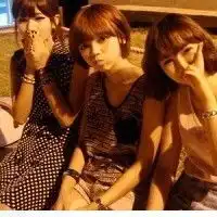 混合口味的女生优质头像看着燃到一半的烟熏痛了眼也埋葬了我们的记忆