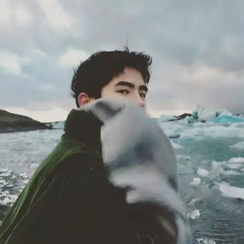 刘昊然最新大片帅出天际,这个藏着人类终极孤独的地方,是时候出发了