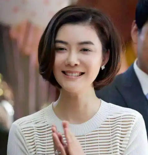 她28岁嫁百亿富豪,离婚6年又找到豪门男友,今成真正的人生赢家