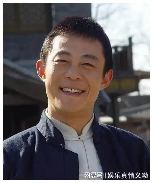 侯勇三婚妻子近照爆出,两人相差20岁,娶她只为了传宗接代