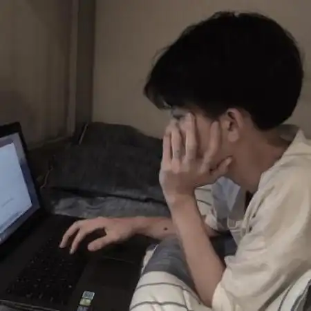 颓废伤感的男生头像,习惯了现在的世态炎凉