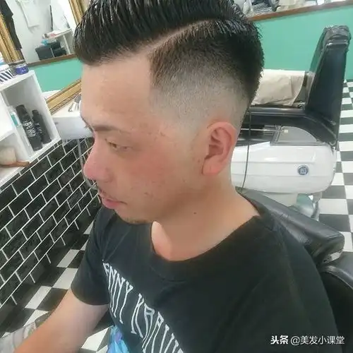 男生把三面都铲光的发型,最帅气