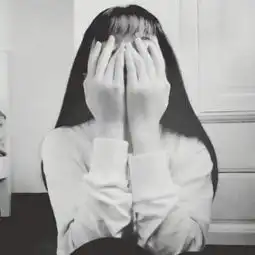 qq伤感颓废的黑白头像静态的人不开心的时候真的会丑一些