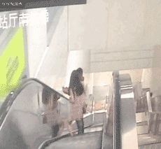 地铁里,28岁男子把手伸到女孩儿裙底,他家里还有怀孕待产的妻子