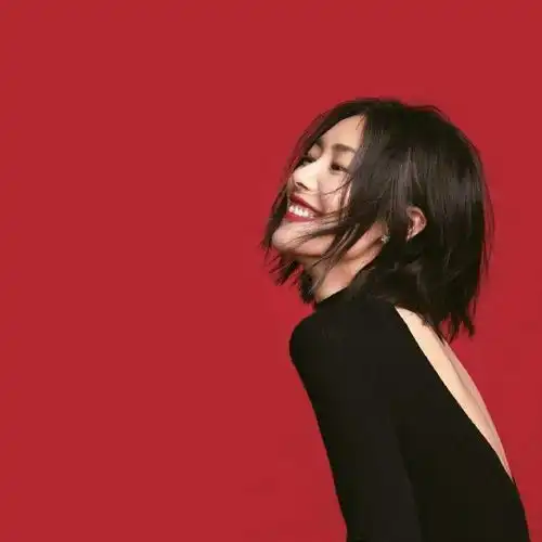 刘雯头像杂乱的生活里带点笑意