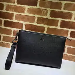 深卡其布色男手拿包