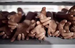 媒体探访充气娃娃工厂有男性专门买男硅胶娃娃