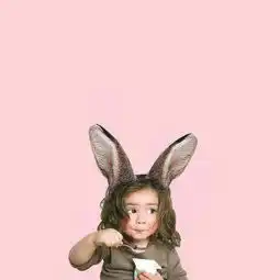 这个图片的另一半是个小男孩穿黑衣服戴着兔耳朵的知道给我发一下