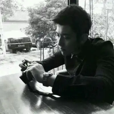 2018黑白系非主流个性男生头像大全不管未来怎样你还有我