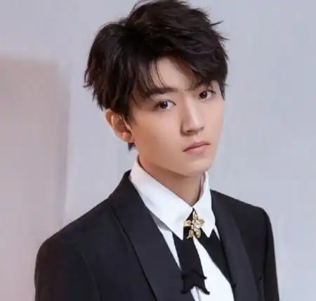 王俊凯,王源,易烊千玺他们分别的初中母校是哪些中学