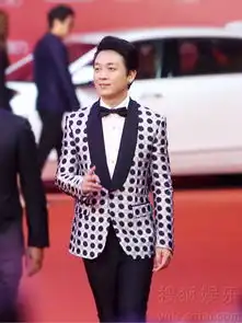 潘粤明亮相上影节闭幕式搞怪被调侃大龄男孩