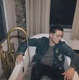 霉霉卡妹bts纷纷打call,欧美快手男孩bazzi了解一下