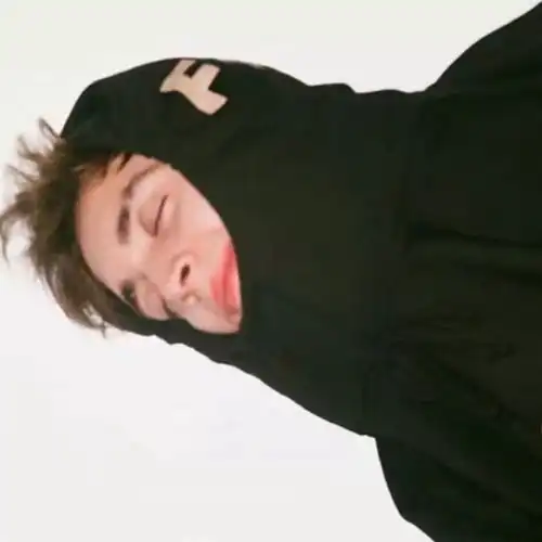 头像丨长路的尽处有灯火