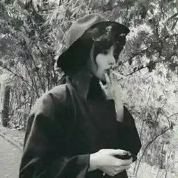 黑白女头像伤感高冷丧黑白系超酷女头