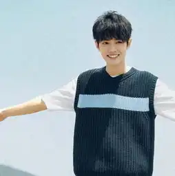 肖战新剧路透照曝光和魏无羡截然相反,戴着眼镜变身儒雅医生