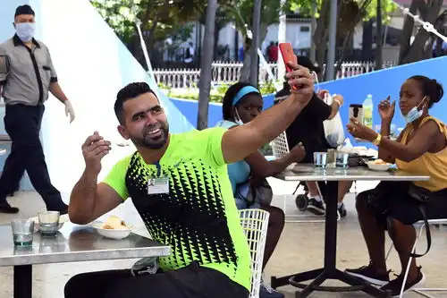 放宽限制但不放松警惕哈瓦那解封首日见闻