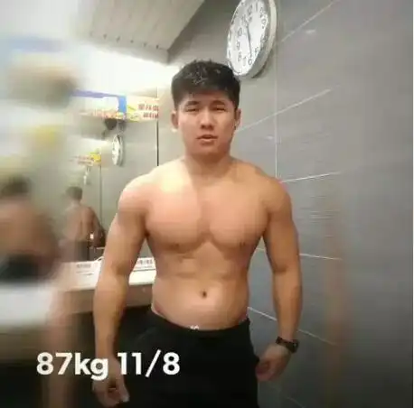 从帅气的肌肉男吃成大胖子,需要多久小哥现身说法4个月足矣