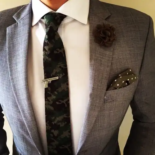 领带方巾驳头花西装最时尚穿搭