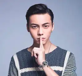 当男星戴上眼镜陈伟霆帅气,王俊凯酥炸少女心,你get谁