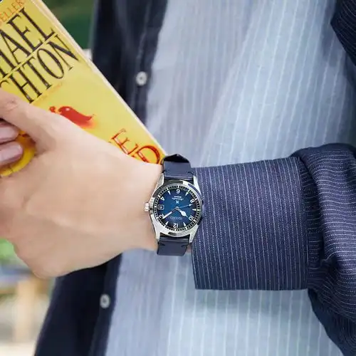 成熟男士的情怀选择精工登山者源自1961年的精工大叔