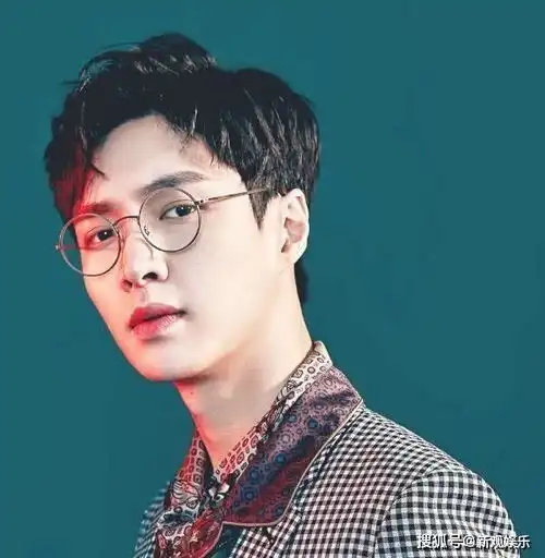 演员拍戏有多拼张艺兴彻底丢掉偶像包袱吃生肉,网友怎么下口