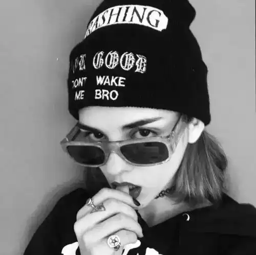 黑白男女头像最好的缘分,是不早不晚就是你