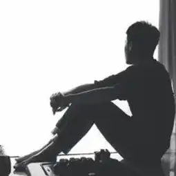 有没有黑色的qq头像戴墨镜和不戴墨镜的也行那男的一定要帅气别人看的舒服