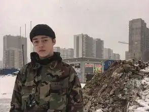 俄罗斯当红男模脸上纹身惹争议,结果圈粉无数
