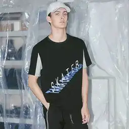 快给你的男朋友买衣服