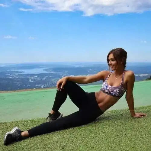 紧身裤的别名叫身材裤,一般女孩不敢穿