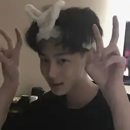 抱宠物男生头像猫咪可爱