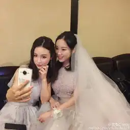 雪梨与闺蜜钱夫人自拍