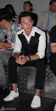 郑凯米兰头排看秀黑白拼接设计师赞赏