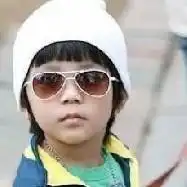 有没有带墨镜的可爱小男孩的头像