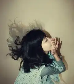 让人无法不爱的齐刘海发型打造2012最新减龄发型