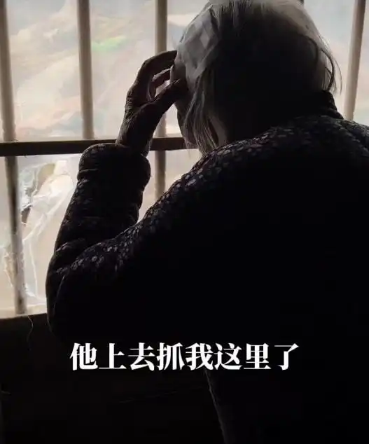 山东五莲86岁独居老太持菜刀砍伤歹徒,歹徒丢下背包仓皇逃走