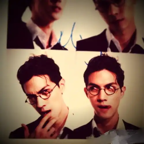 来看看各家爱豆戴眼镜,斯文败类造型