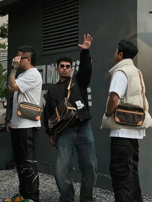 建议中年男人包包尽量别背lvgucci,换成另外3种更有格调