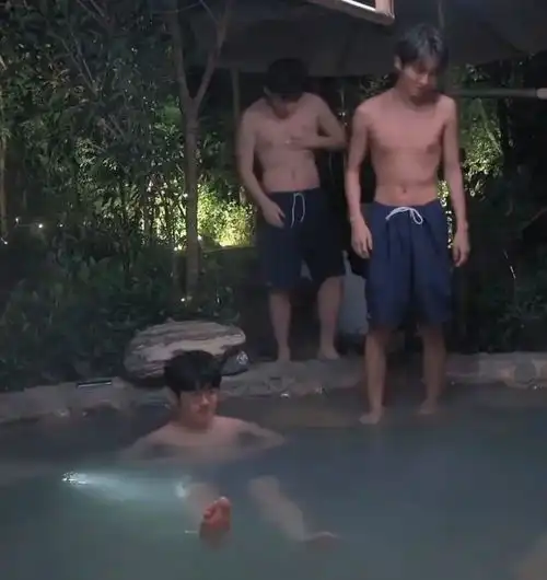 白斩鸡身材少年感王俊凯和刘昊然这次撞到观众的槽点上