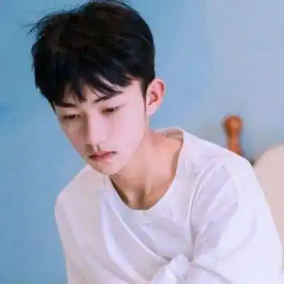 头像不要以为和你熟悉的人会善待你有时候他们比陌生人还要可怕