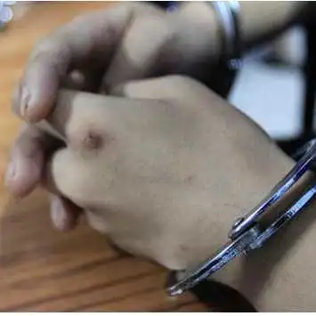 小学生持刀弑母为人父母却不用经过考试,真是太可怕了