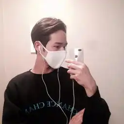 可爱男图表面不在乎