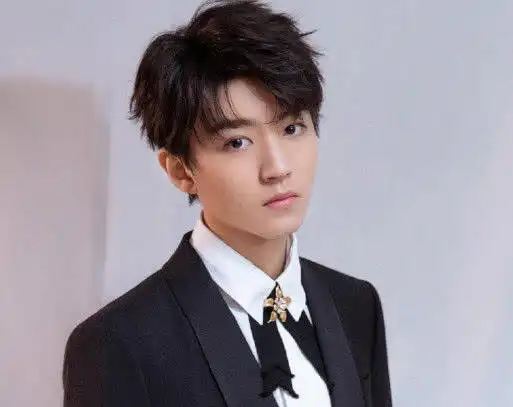 男明星的卸妆死,看到王俊凯的真实素颜,网友彻底幻灭了