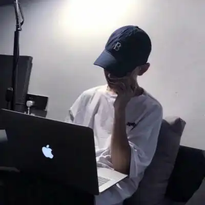 干净阳光的男生头像高清但见故人踏花返