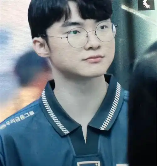 过20岁就不能穿得像个孩子了亚运定妆照出炉,kanavi仿佛老10岁