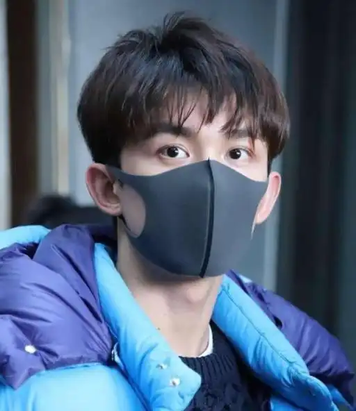 当代男大学生颜值有多高女生火车站偶遇男神,直呼是心动的感觉