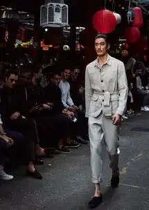 胡兵亮相伦敦男装周领衔男模天团霸气走秀