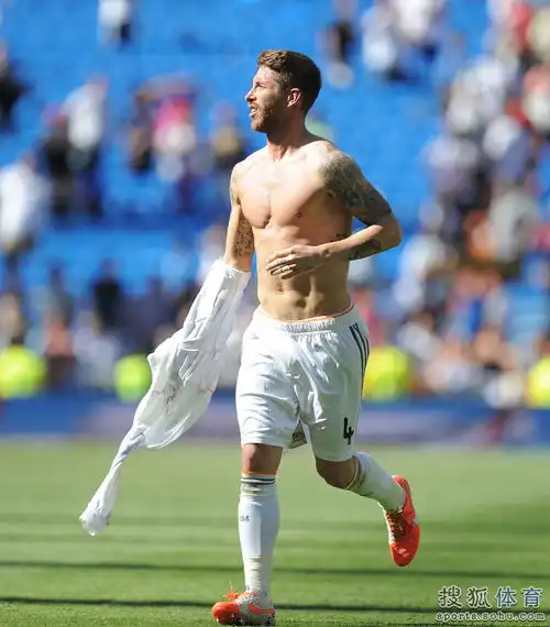 拉莫斯脱衣霸气狂奔贝尔本泽马紧紧相拥